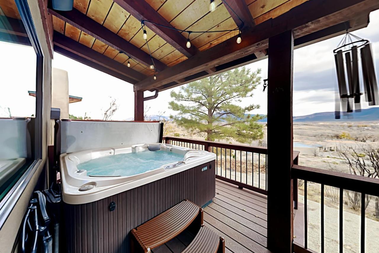 Cottam Pines A Villa เทาส์ ภายนอก รูปภาพ